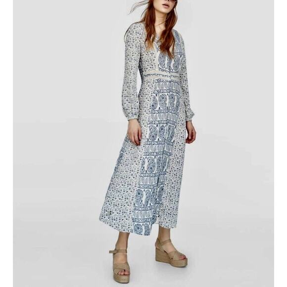 Stradivarius Off White & Blue Floral Paisley Print Long Sleeve V-Neck Maxi Dress - Picture 2 of 16